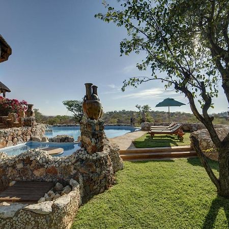 Eagle Tented Lodge & Spa Okaukuejo Luaran gambar
