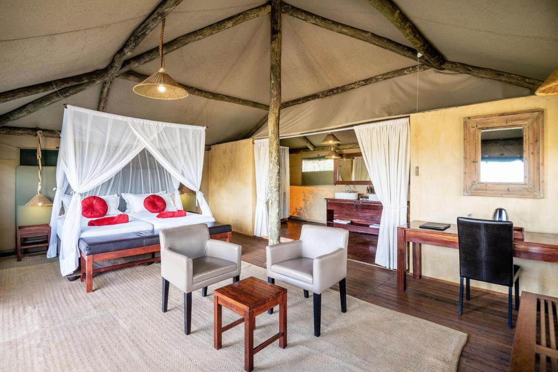 Eagle Tented Lodge & Spa Okaukuejo Luaran gambar