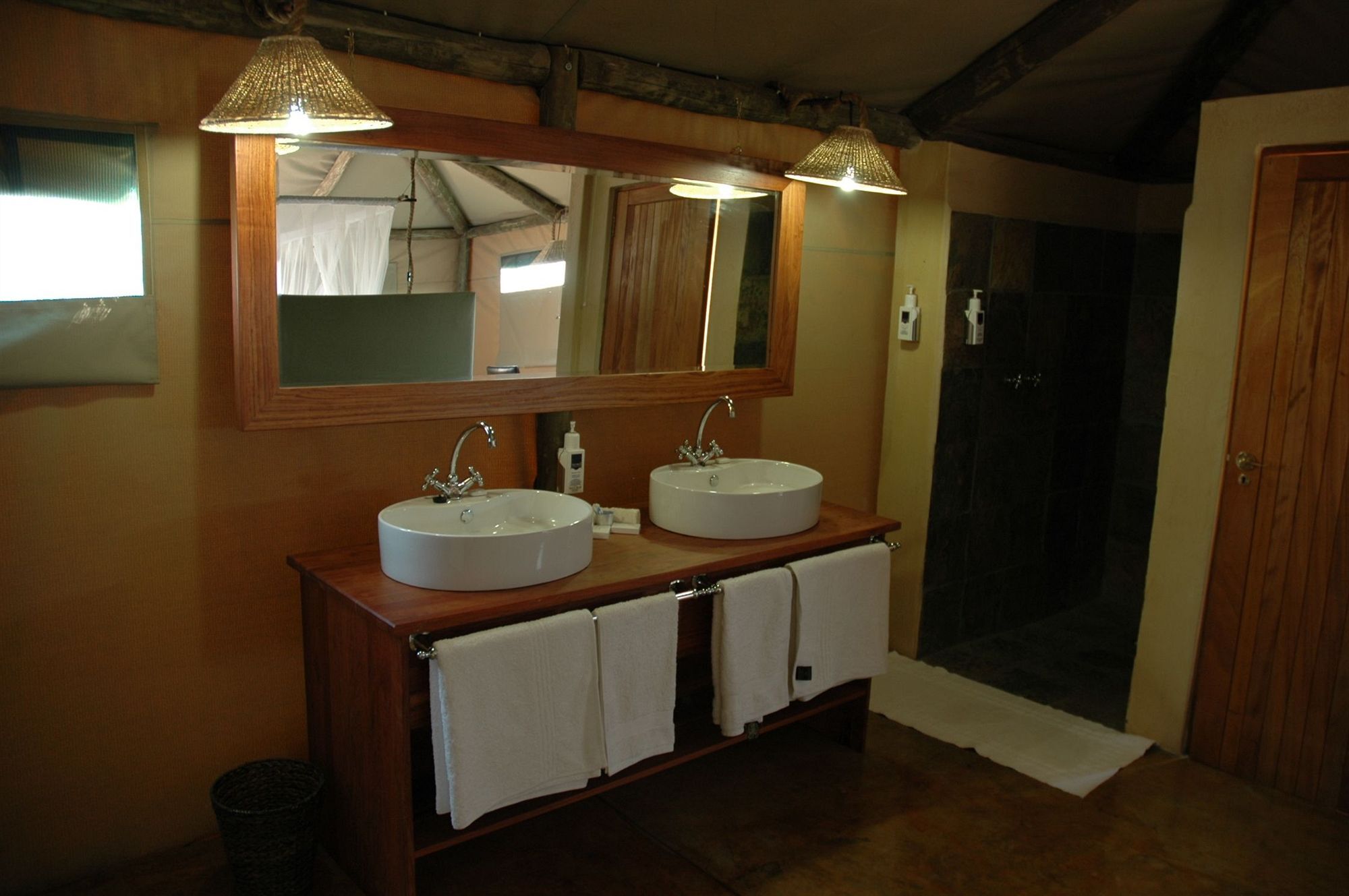 Eagle Tented Lodge & Spa Okaukuejo Luaran gambar